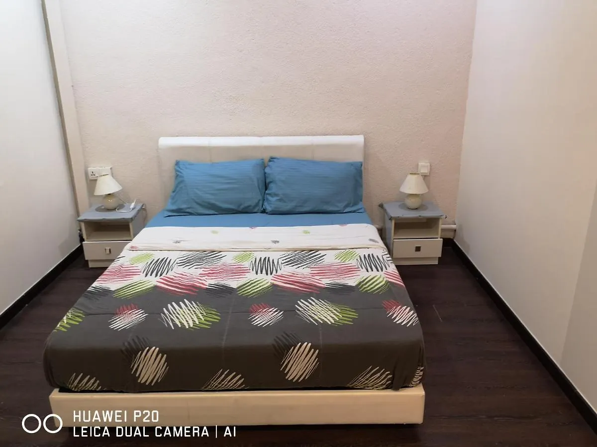 Apple Backpackers Hotel George Town Guest house