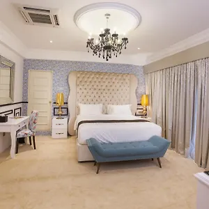 Apple Heritage 4* George Town